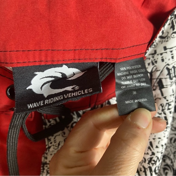 WRV board shorts size 38 deadstock y2k surf loud pattern graffiti spell out red - Picture 7 of 8